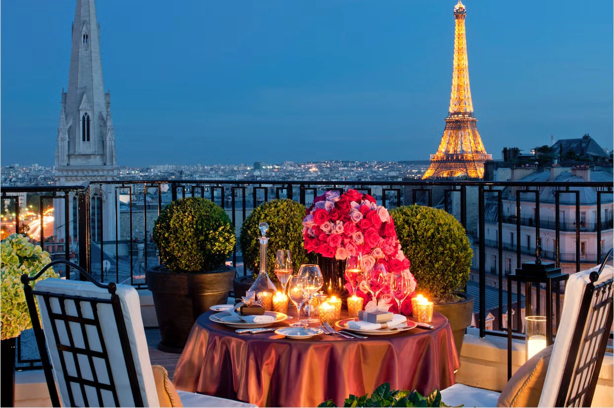 Vista do restaurante Le Cinq em Paris