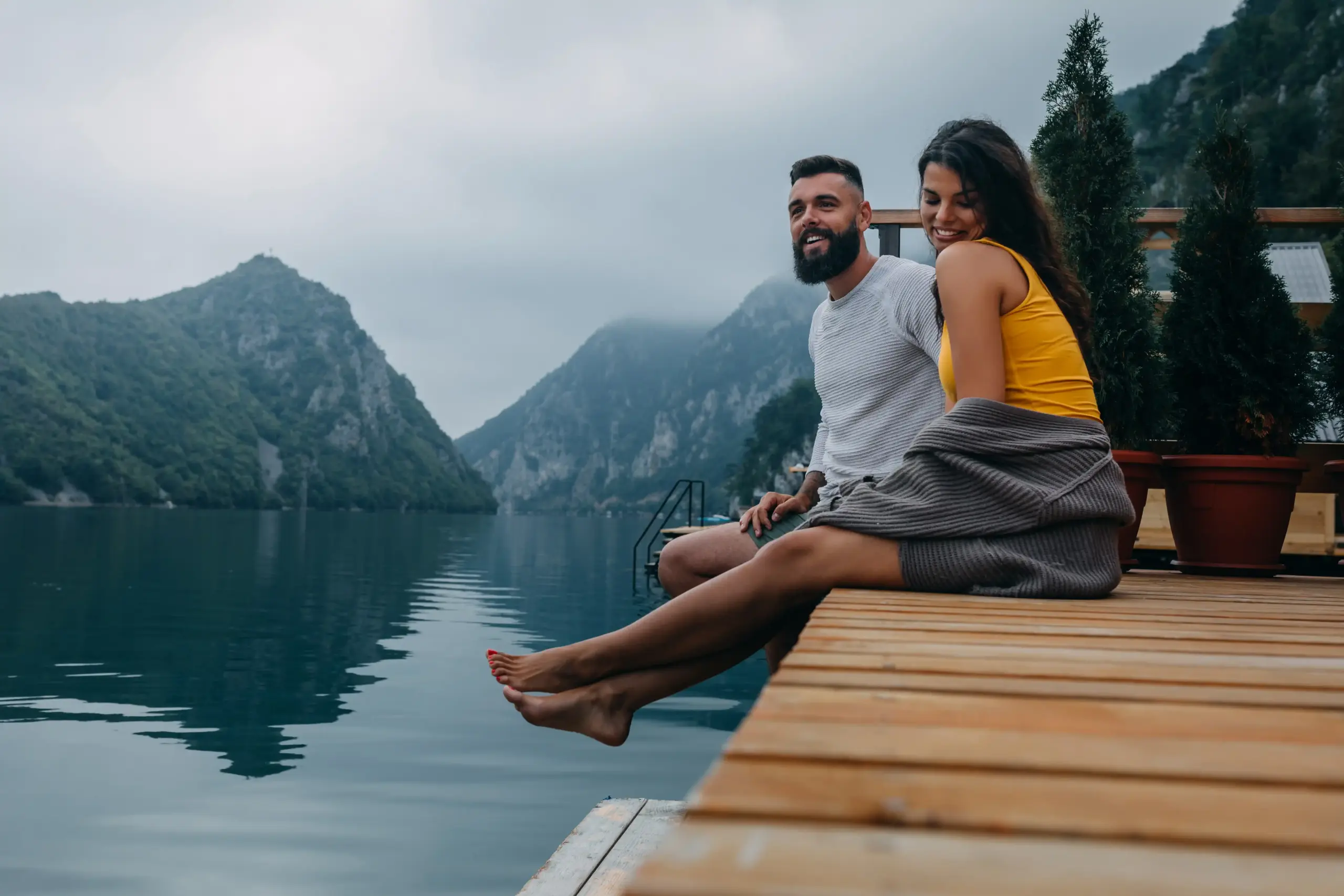 Casal descontraído em viagem